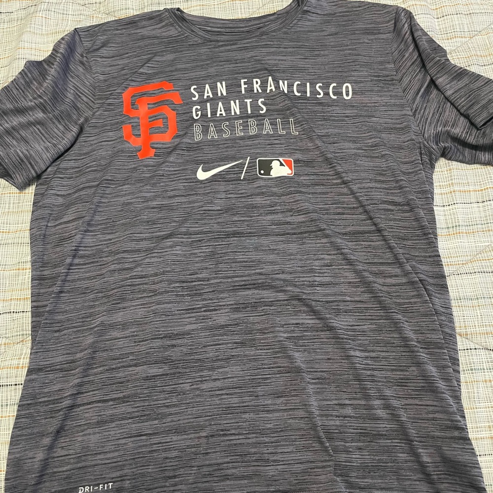 San Francisco Giants Nike dri-fit large baseball shirt.
